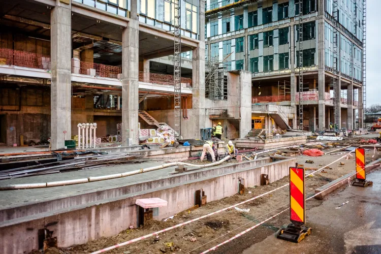 Lovitură pentru firmele de construcții din Cluj! Amenzi de peste un milion de lei și 25 de oameni prinși lucrând la negru. Ce au mai găsit inspectorii