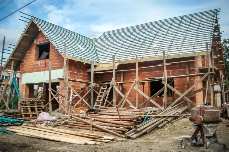 Trei din patru case din România nu au asigurarea obligatorie! Românii știu de lege, dar aproape jumătate habar n-au că pot lua amendă. Cifrele sondajului