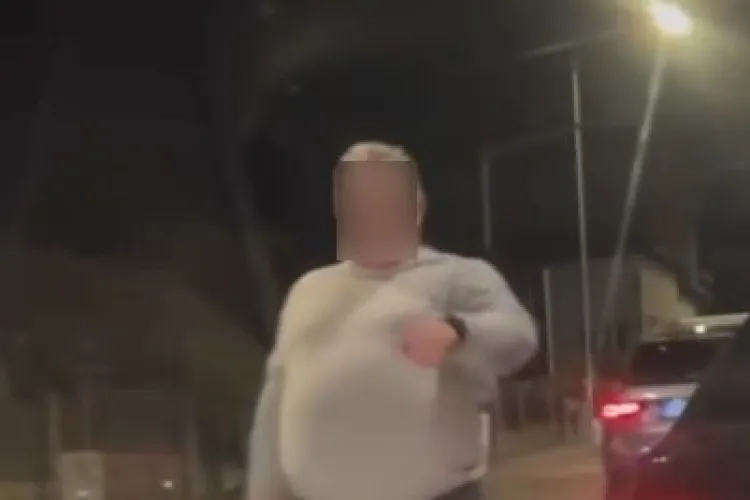 VIDEO. Scandal și șicanare periculoasă în trafic la Cluj: A încercat să îl împingă cu mașina în parapet. Apoi s-a dat jos agresiv. Nu ne mai țin nervii?