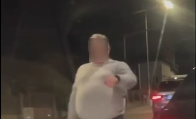 VIDEO. Scandal și șicanare periculoasă în trafic la Cluj: A încercat să îl împingă cu mașina în parapet. Apoi s-a dat jos agresiv. Nu ne mai țin nervii?