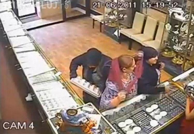 цыгане на вокзале. цыганка в магазине. цыганка вор. цыгане воруют в магазине. цыгане в магазине.