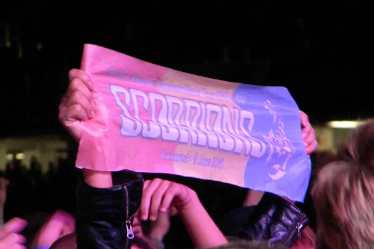 Rockerii au plans cand a intrat Scorpions pe scena! Altii s-au plans ca piesele de la inceput au fost mai slabe VIDEO