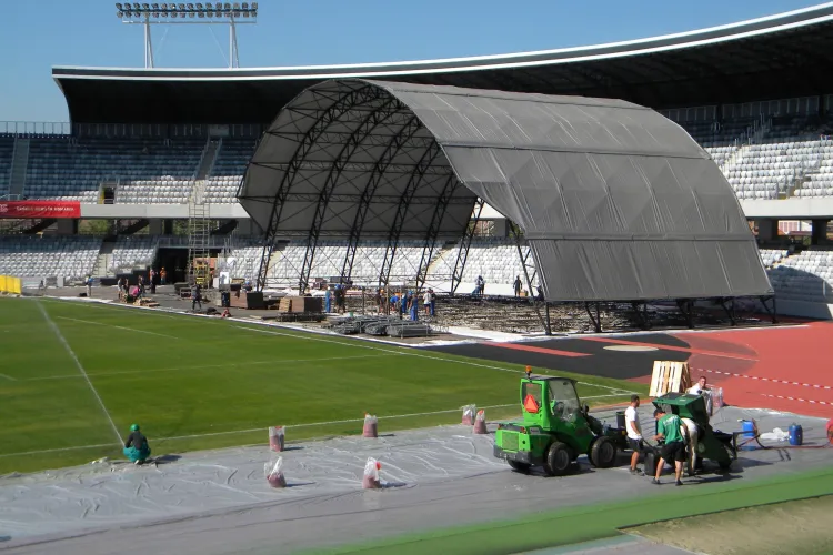 Scorpions la Cluj! Scena de pe Cluj Arena a inceput sa fie montata Imagini spectaculoase VIDEO si FOTO