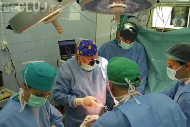 O tanara de 24 de ani, care are numai 40 de kg, a primit unul dintre rinichii veniti la Cluj de la Oradea VIDEO