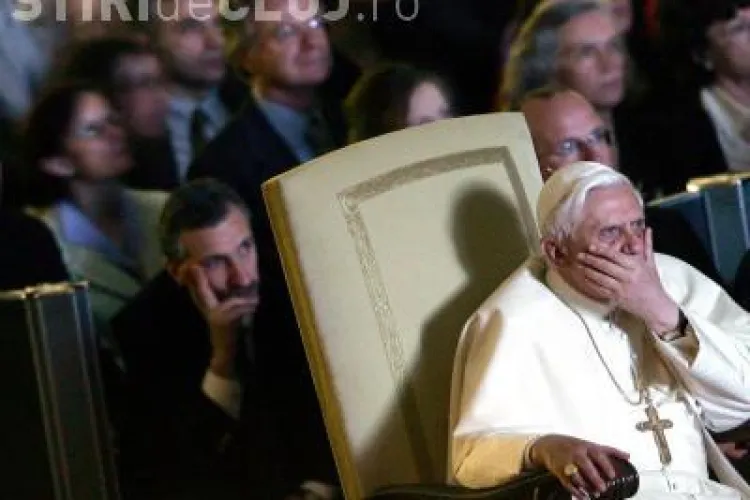 Papa Benedict al XVI-lea s-a intalnit cu victimele abuzate sexual de preoti!