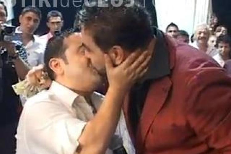 Adi Minune si Florin Salam s-au sarutat pe gura la o nunta VIDEO