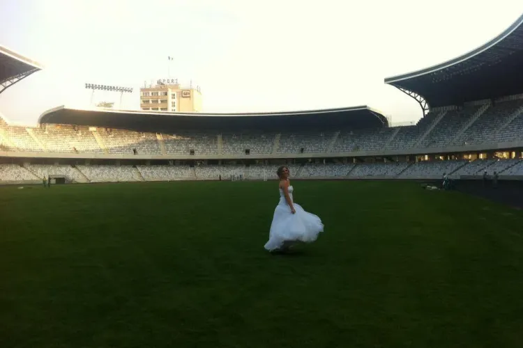 Prima mireasa pe gazonul Cluj Arena FOTO