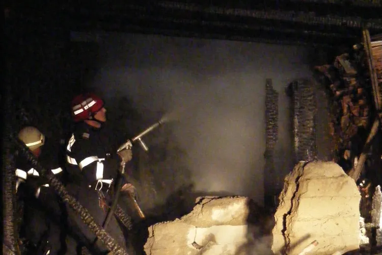 Un barbat din Corpadea si-a dat foc in urma unui scandal cu sotia - VIDEO si Galerie FOTO