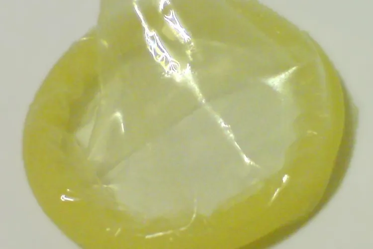 Prezervativ gasit intr-o cutie cu ceaiuri medicinale VIDEO