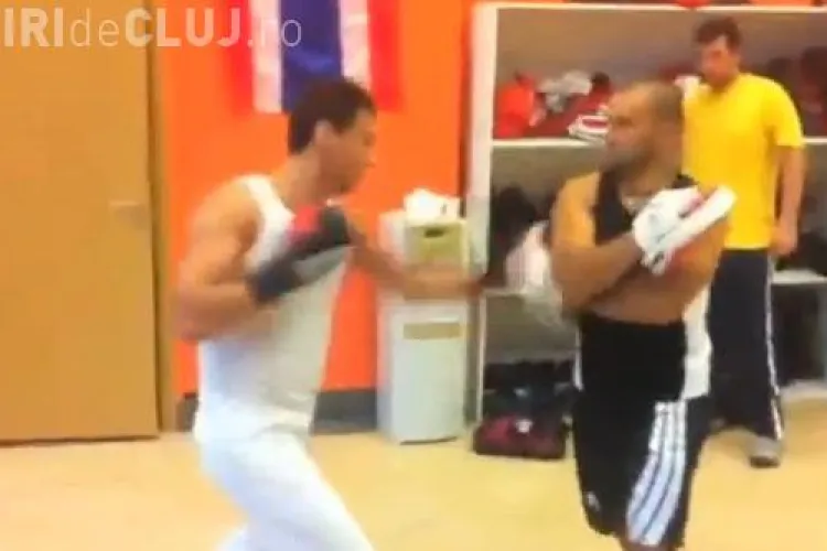 Noi imagini cu Mircea Badea, care rupe sacul de box de la Gimmy Polus VIDEO