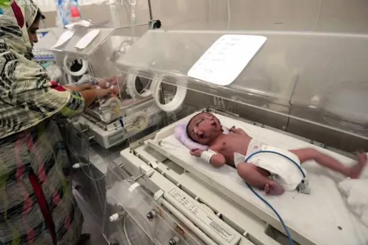 Copil din Pakistan, nascut cu doua capete unite FOTO SOCANT