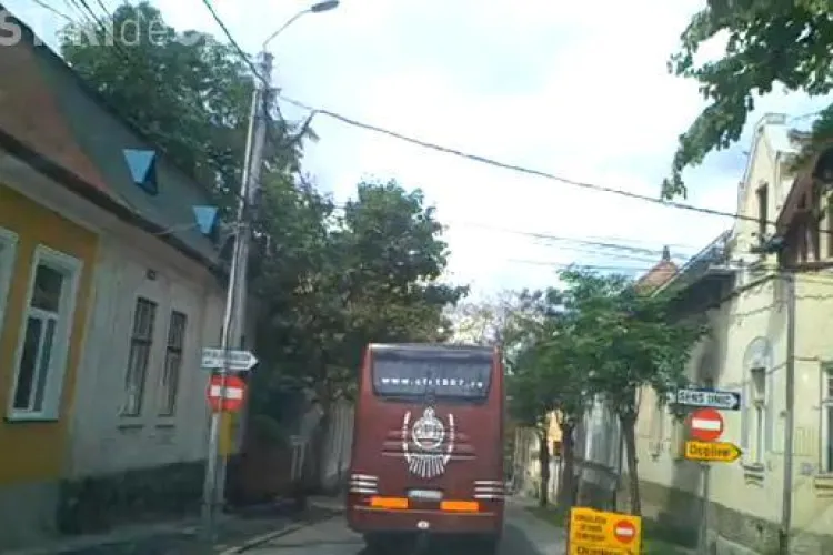 Soferul autocarului CFR Cluj incalca legile de circulatie dupa bunul plac VIDEO