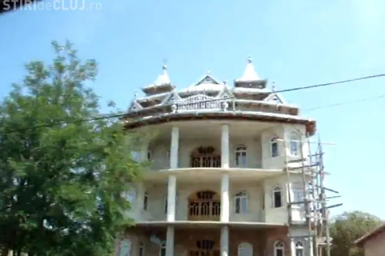 In Huedin sunt 96 de palate tiganesti! Primaria vrea un nou PUG pentru a le interzice, dar nu are bani VIDEO