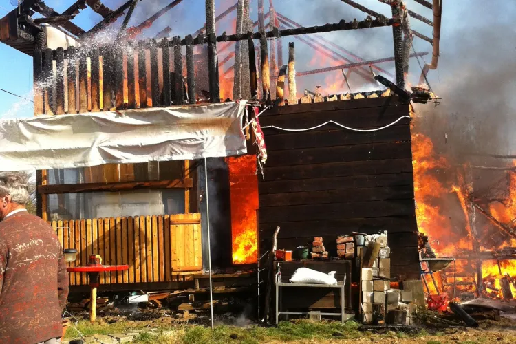 O cabana din comuan Sic s-a facut scrum VIDEO