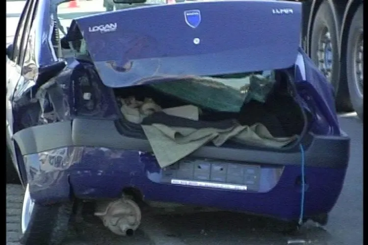 Accident in Floresti! Un VW a depasit un TIR si a fost proiectat pe contrasens intr-un Logan VIDEO si FOTO