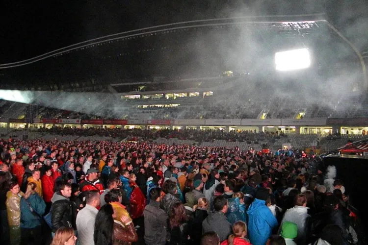 Cluj Arena duduie de muzica! Circa 20.000 de oameni sunt pe stadion FOTO