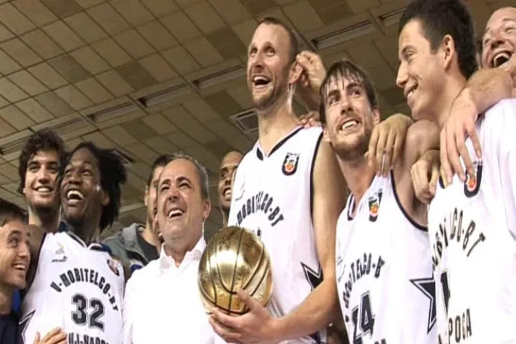 "Thank 'U' Rob", mesajul fanilor U Mobitelco pentru pivotul Rob Thomson, care a parasit echipa VIDEO