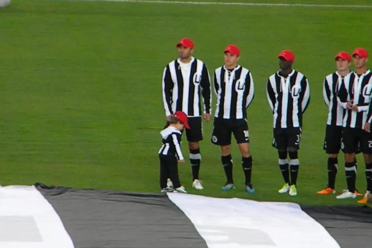 Tricourile in editie limitata purtate de jucatorii U Cluj in meciul contra Kuban, scoase la licitatie! Ce spune Niculescu VIDEO