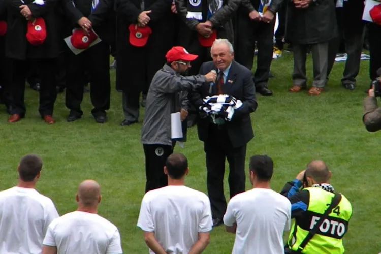 Cristi Pojar, Niculescu, Bostina si Sisi au primit tricouri "vintage", identice cu cele purtate de U Cluj in 1920 VIDEO