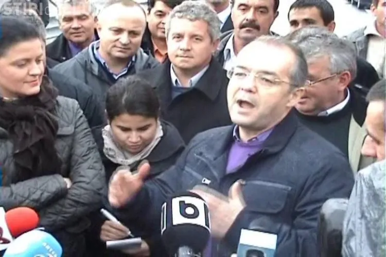 Emil Boc ironizeaza o jurnalista, care l-a intrebat: "De ce ati dat drumul circulatiei daca centura nu e gata in totalitate" VIDEO