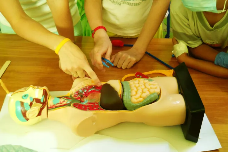 Asociatia Little People invata copiii din sectiile de onco-pediatrie din tara sa spuna: "Nu mi-e frica!?