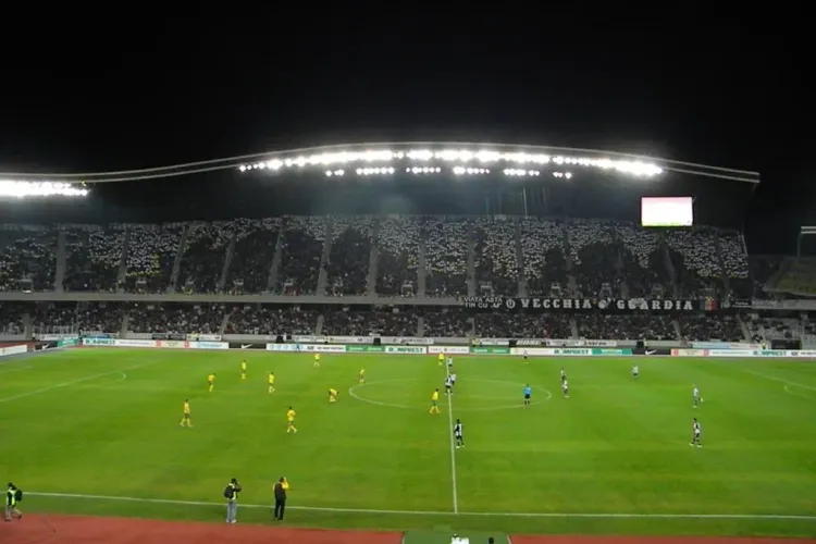 Cele mai "tari" bannere afisate vreodata de suporterii U Cluj? Super-coregrafie inainte de meciul impotriva Kuban VIDEO