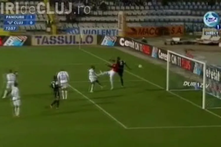 Gol anulat pentru Szukala! Centralul a vazut fault la portar. Are dreptate? VIDEO