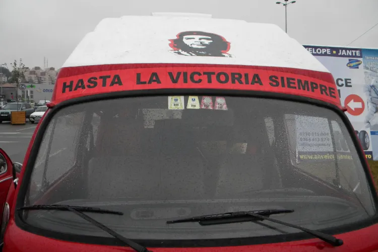 Parada masinilor retro Cluj: "Bunicuta" rulotelor moderne, un Volkswagen cu frigider, aragaz si chiuveta