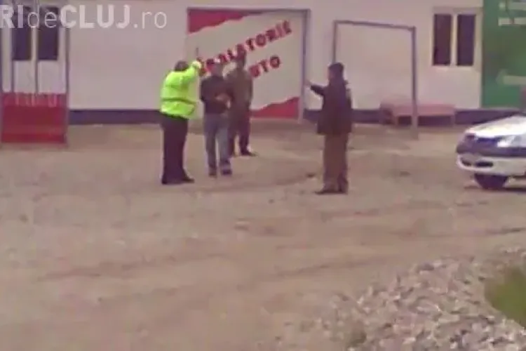 Politist clujean atacat de tigani cu sabii si bate! Omul legii a scos pistolul ca in vestul salbatic VIDEO