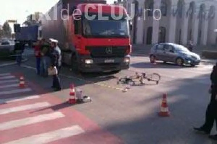 Biciclist lovit de un camion in Campia Turzii