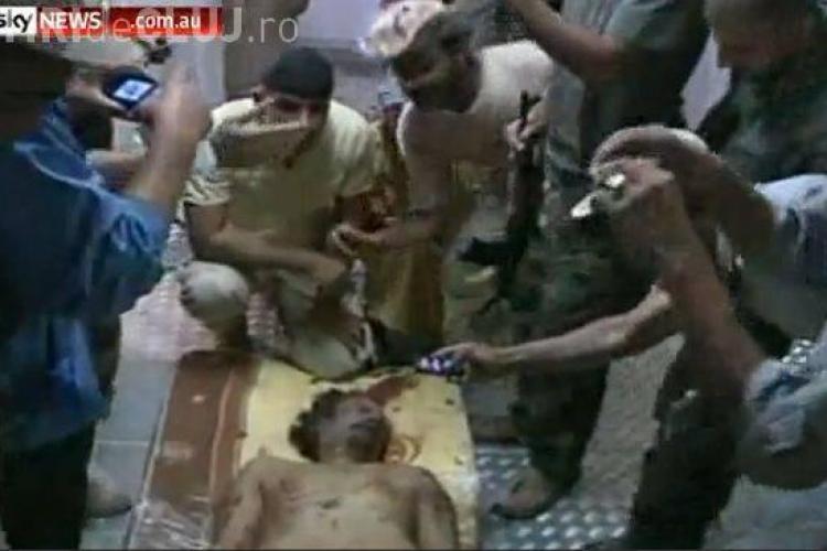 Cadavrul lui Gaddafi afisat intr-un mall din Libia VIDEO IMAGINI SOCANTE