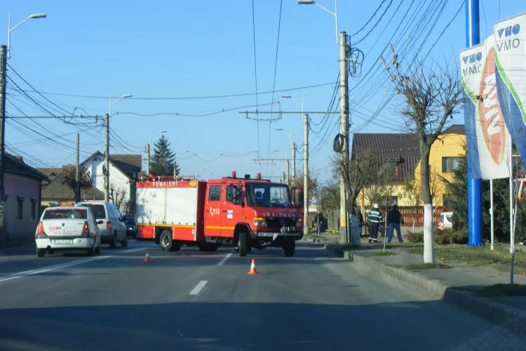 Accident pe Traian Vuia, langa OMV! Un microbuz a fost implicat