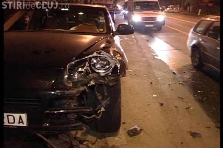 Accident pe strada Traian Vuia. Un Porsche Cayenne a spulberat doua masini, ranind o mama si pe fiica sa  VIDEO