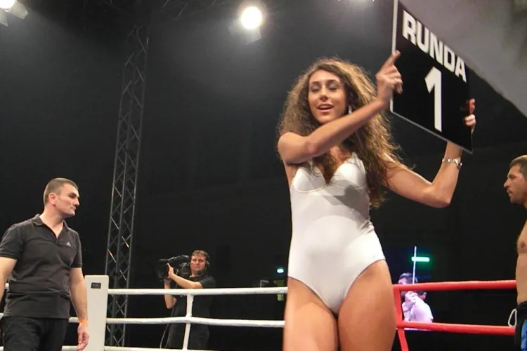 Puya, asaltat de animatoarele sexy de la Gala MMA de la Cluj FOTO