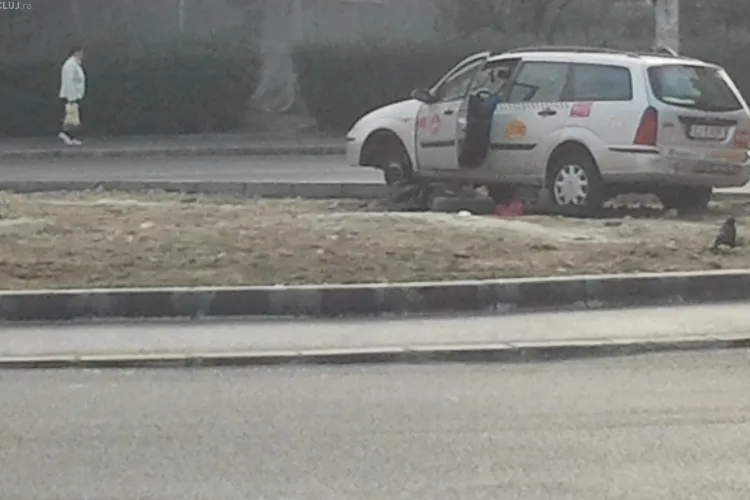 Un taximetrist a luat in plin sensul giratoriu de pe Nicolae Titulescu FOTO