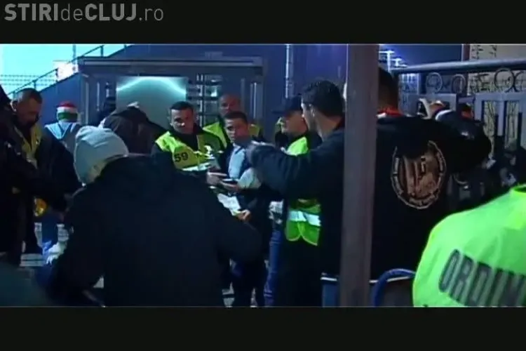 Suporterii Dinamo, descaltati si cautati la piele la intrare pe stadionul CFR Cluj VIDEO