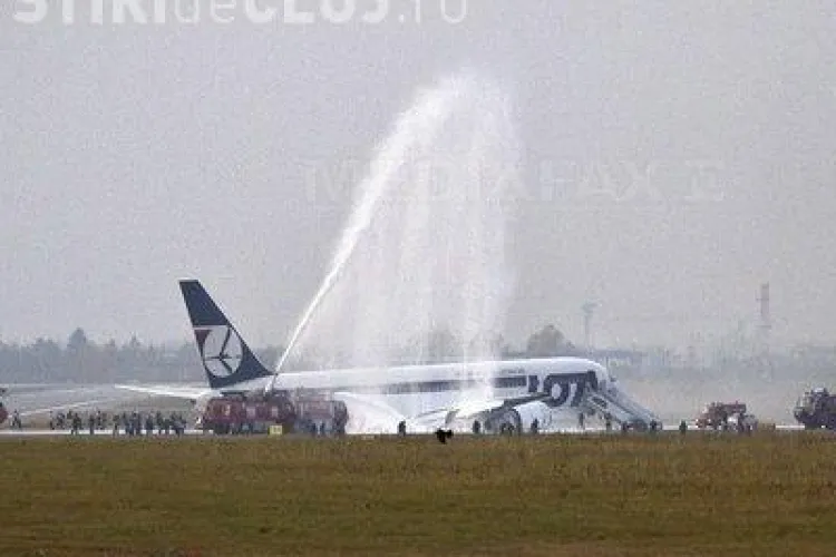 Cum a aterizat un Boeing 767 pe "burta" la Varsovia VIDEO