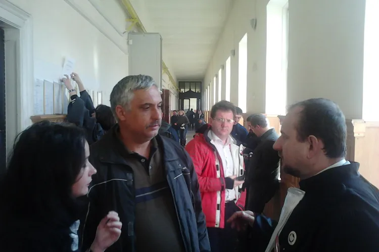 Amanunte picante dintr-un dosar de ultraj. Seful Politiei era prieten cu un arab care s-a opus executarii si a taiat un politist cu cutitul