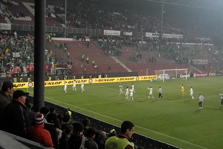Galeria Dinamo si-a cantat fratia cu U Cluj pe stadionul din Gruia VIDEO