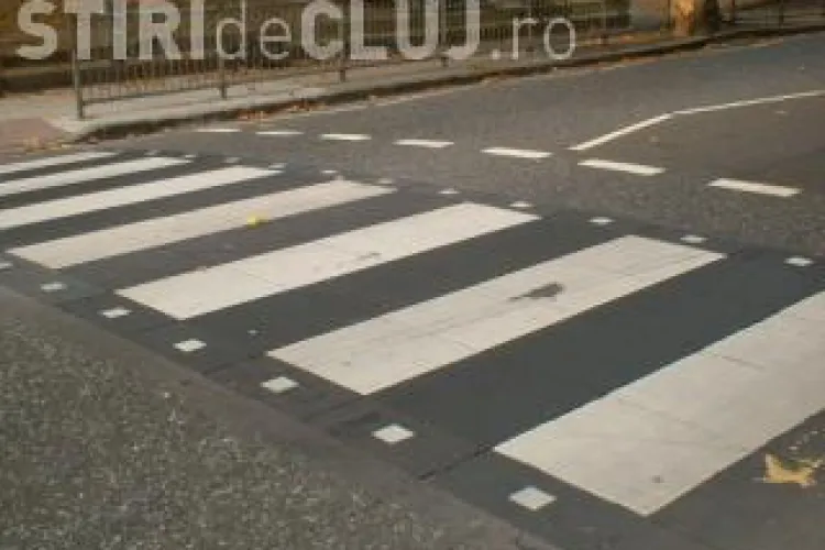 Accident pe Memorandumului! O tanara a fost lovita pe trecerea de pietoni si soferul a fugit