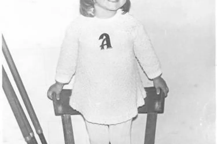 Ghiceste cine e fetita! Acum e cea mai buna prezentatoare de stiri FOTO