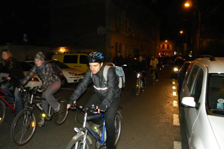 Marsul biciclistilor din Cluj cu pancarte, joi, 27 octombrie FOTO si VIDEO