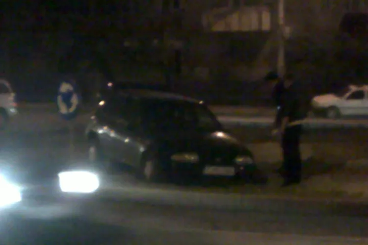 A luat in plin rondoul din sensul giratoriu de pe Nicolae Titulescu, intersectia cu Septimiu Albini FOTO