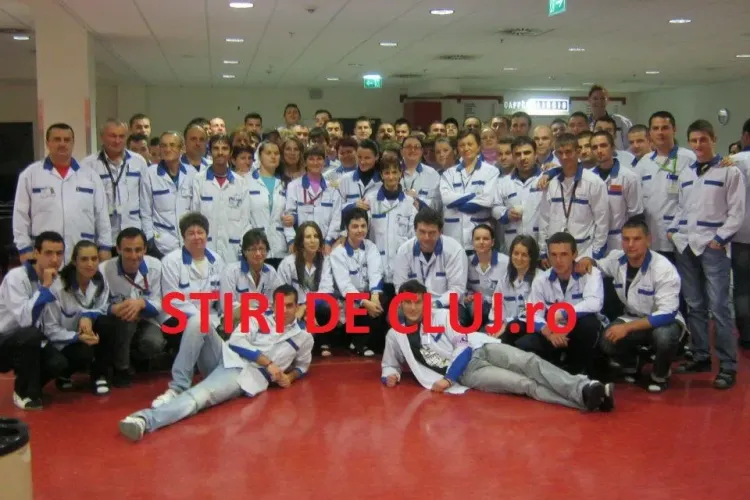 Angajatii de la Nokia s-au fotografiat de "ADIO" in fabrica de la Jucu FOTO