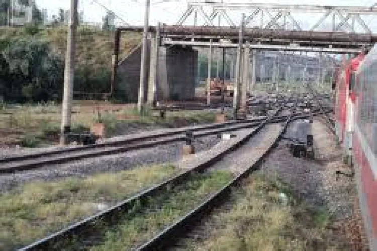 Inconstienta! A furat cablurile de cupru de la macazul trenurilor