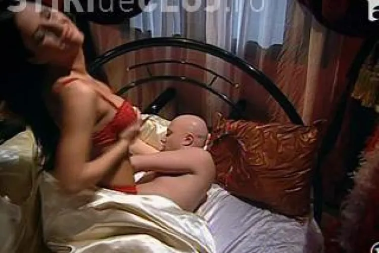 Daniela Crudu si Mihai Bendeac, sex fierbinte la televizor VIDEO