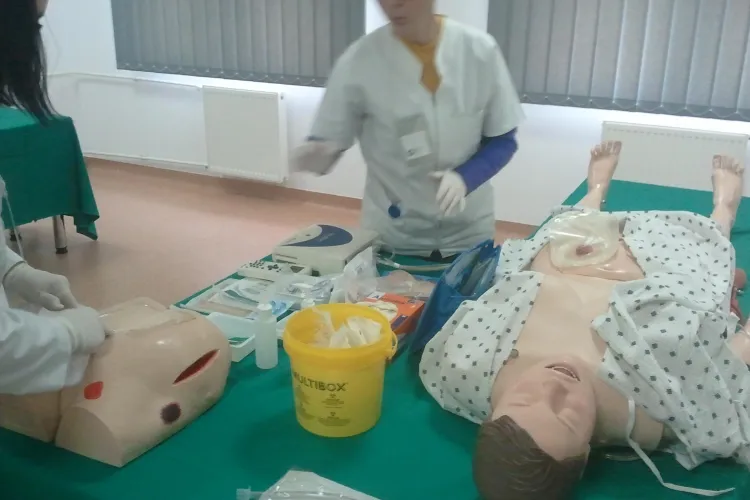 UMF Cluj a inaugurat un centru unde studentii pot face practica pe manechine! Investitia este de 4,5 milioane euro VIDEO