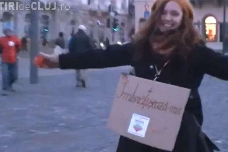 Free Hugs pentru Rosia Montana, in Piata Unirii din Cluj-Napoca VIDEO