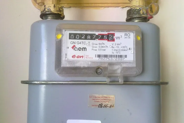 E.ON Gaz schimba contoarele de gaz de pe strada Retezat fara sa ii anunte pe proprietari FOTO