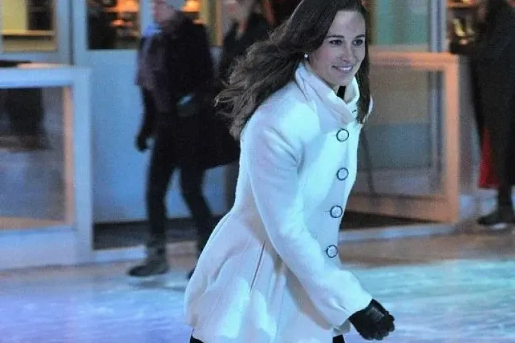 Pippa Middleton pe patinoar! Britanicii au fost panicati sa nu cada pe faimosul ei posterior FOTO